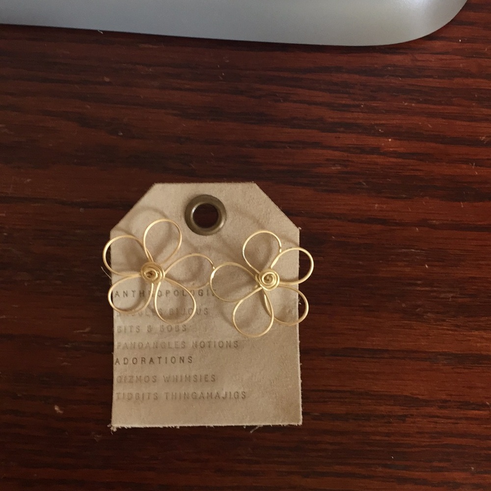 Anthropologi wire violet drop earring - Picture 5 of 5